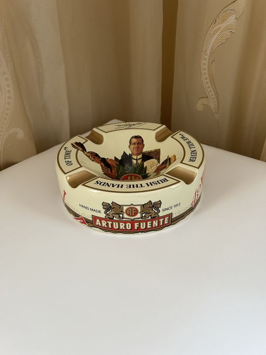Arturo Fuente пепелник за пури – 4 места, керамика, подаръчна кутия