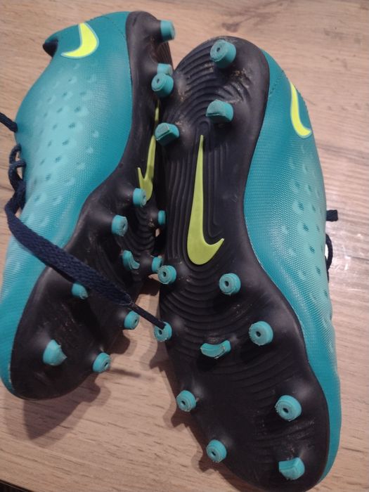 Детски футболни обувки Найк- бутонки- 34, Адидас стоножки - 33