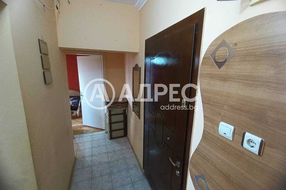 Продава се Двустаен апартамент в Разград, Център - 54 кв.м за 841 €/кв.м - Снимка #7