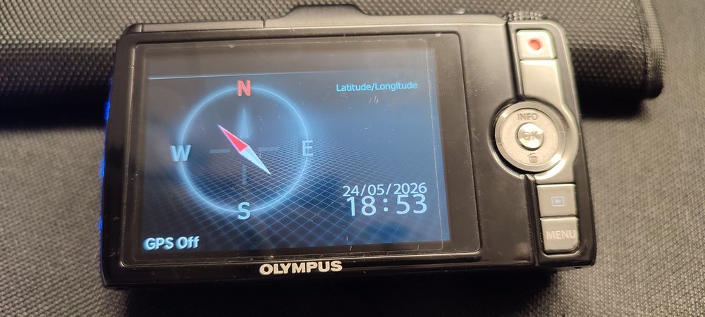 Camere foto Olympus si Panasonic