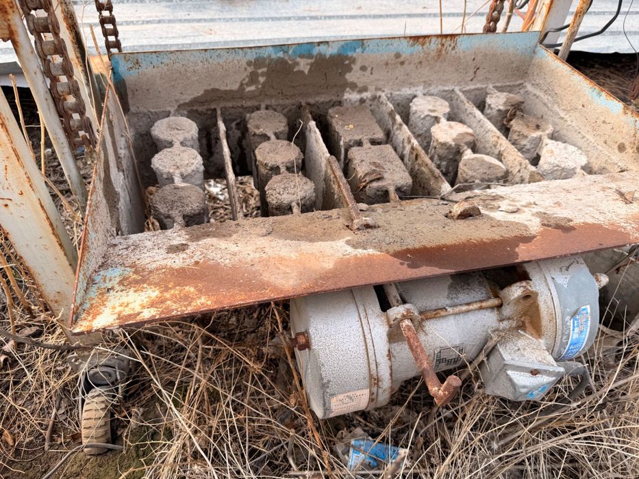 Бетономешалка и станок для кирпичей