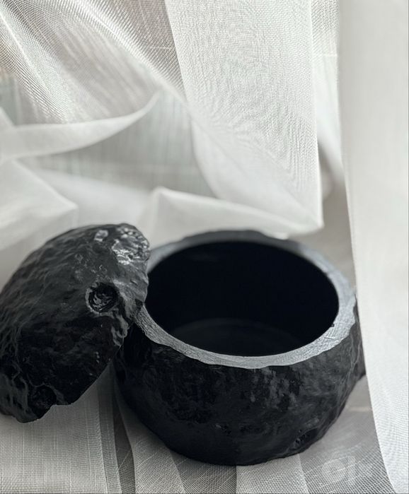 Кашпо из гипса «метеорит»