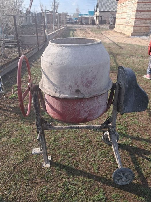 Продам бетономешалку Алтеко 200л