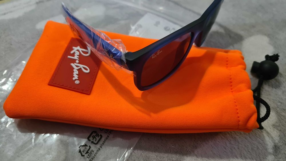 Нови оригинални Ray-Ban Unisex Kid's