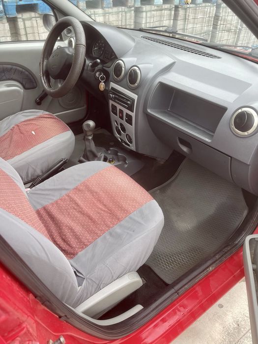 Vând Dacia Logan din 2005 cu motor de 1.4 MPI 75 kW