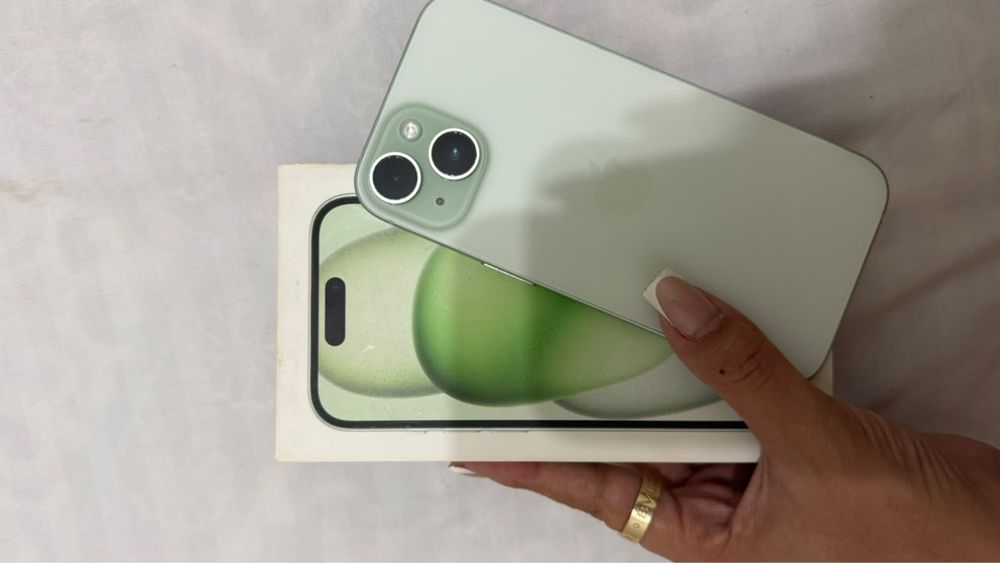 iPhone 15 128гб телефон