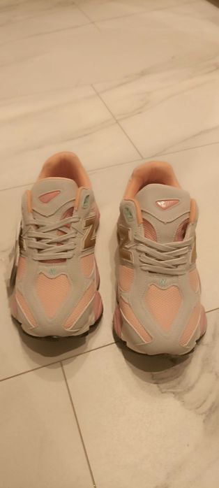 Дамски маратонки New Balance 9060