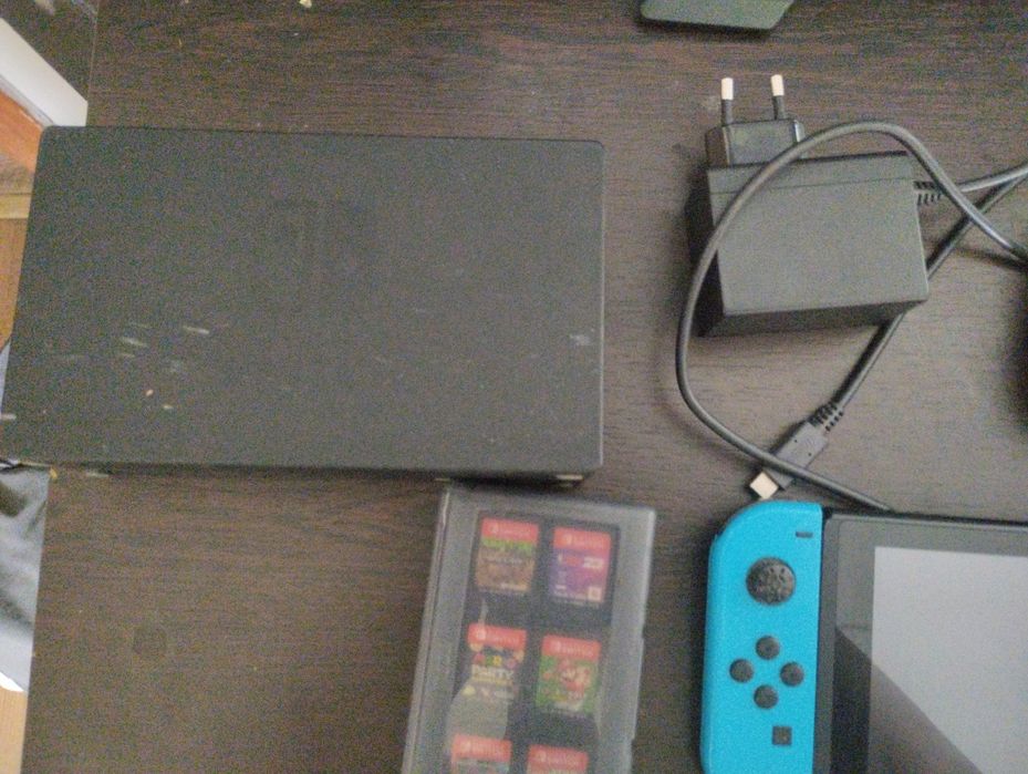 Nintendo switch+6 игри и 2 контролери