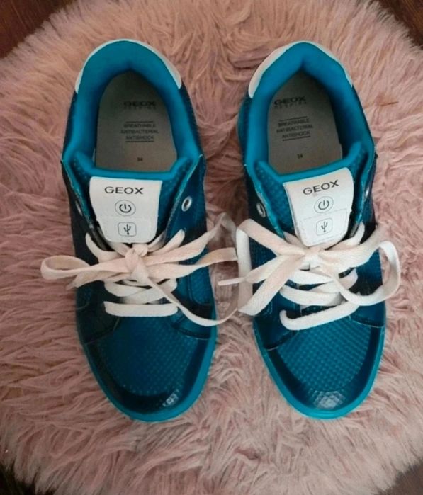 Geox nr.34 cu lumini