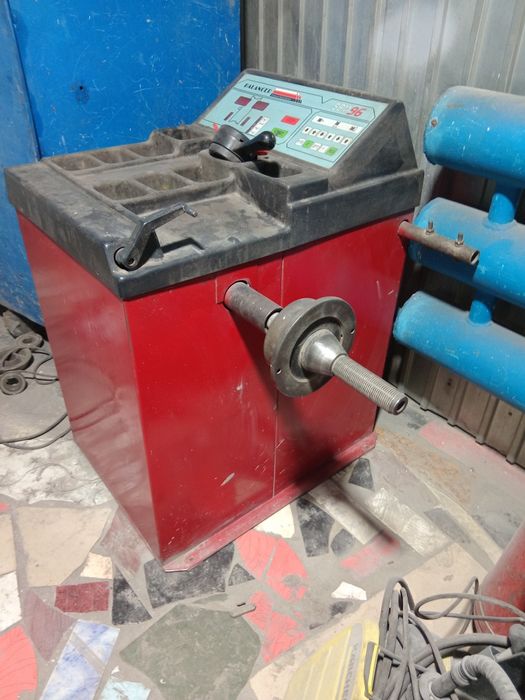 Балансировачный и разбортовочный станок