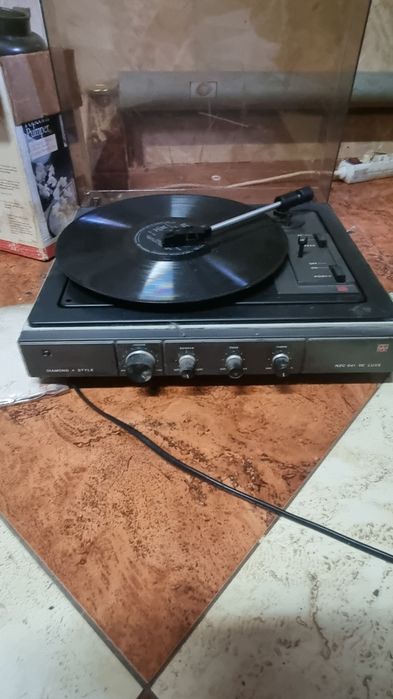 Pick-up Diamond style.  1978+Hans Christian Andersen disc