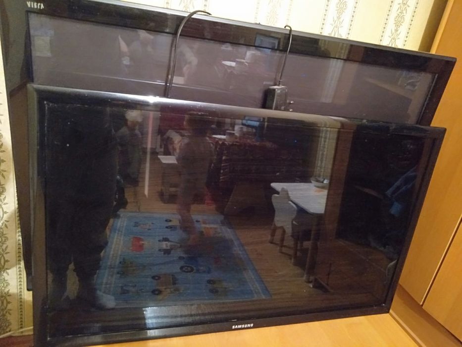 Два телевизора на запчасти