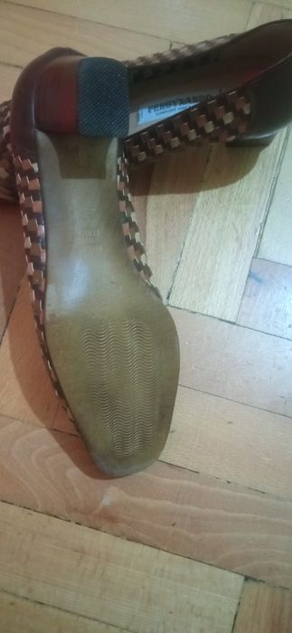 Нови естествена кожа обувки