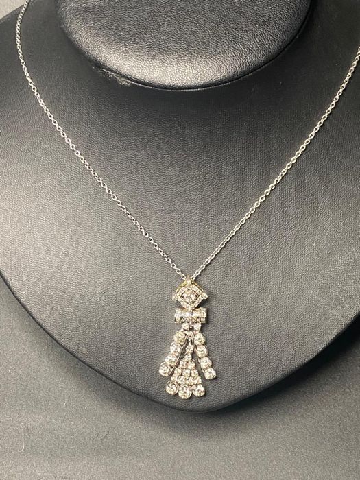 Продам кулон с бриллиантами