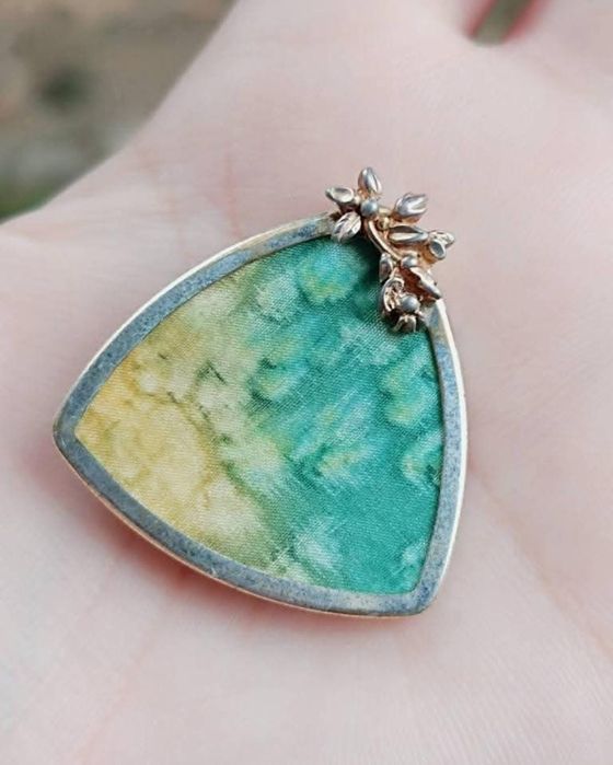 Brose UHLIG, cu rama placata cu argint, spatele din alama aurita,copii