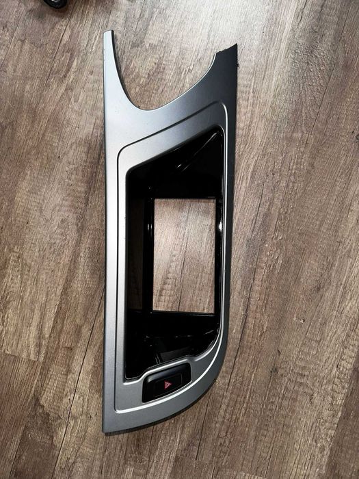 Radio Concert Display Rama Bord plus consola centrala Audi A4 B8