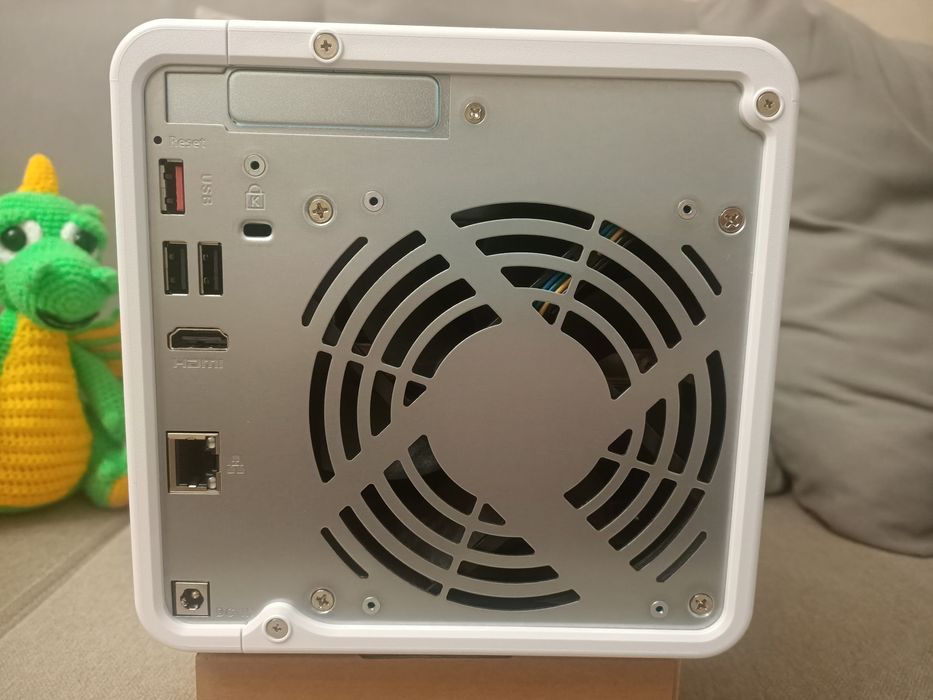 Продам сетевое хранилище Qnap TS-462