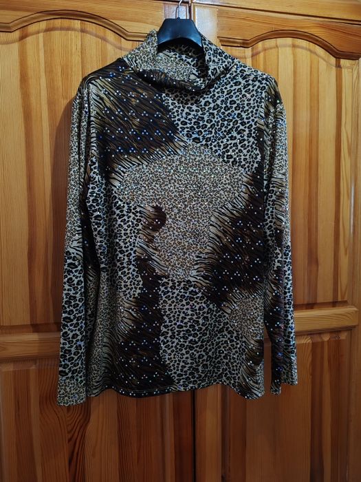 Лъскава и тигрова блуза