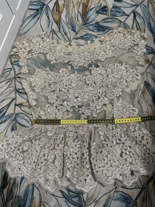 Bluza de ocazie cusuta manual cu margelute aurii