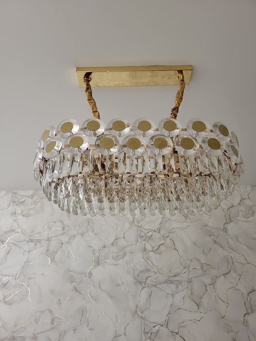 Продам люстру новую