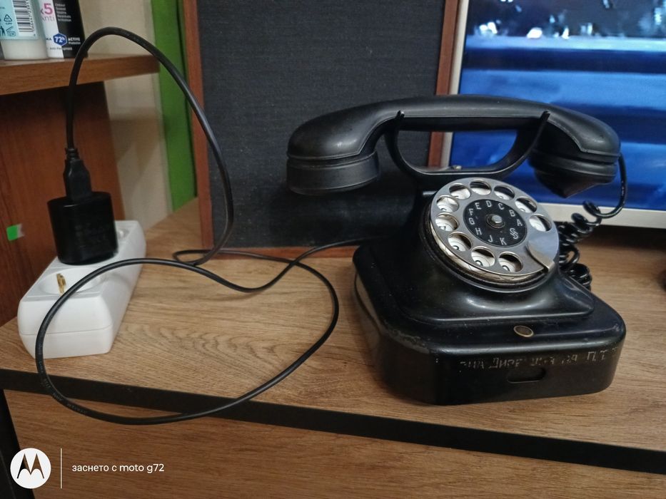 Стар телефон със шайба като блутут хендсфри устройство