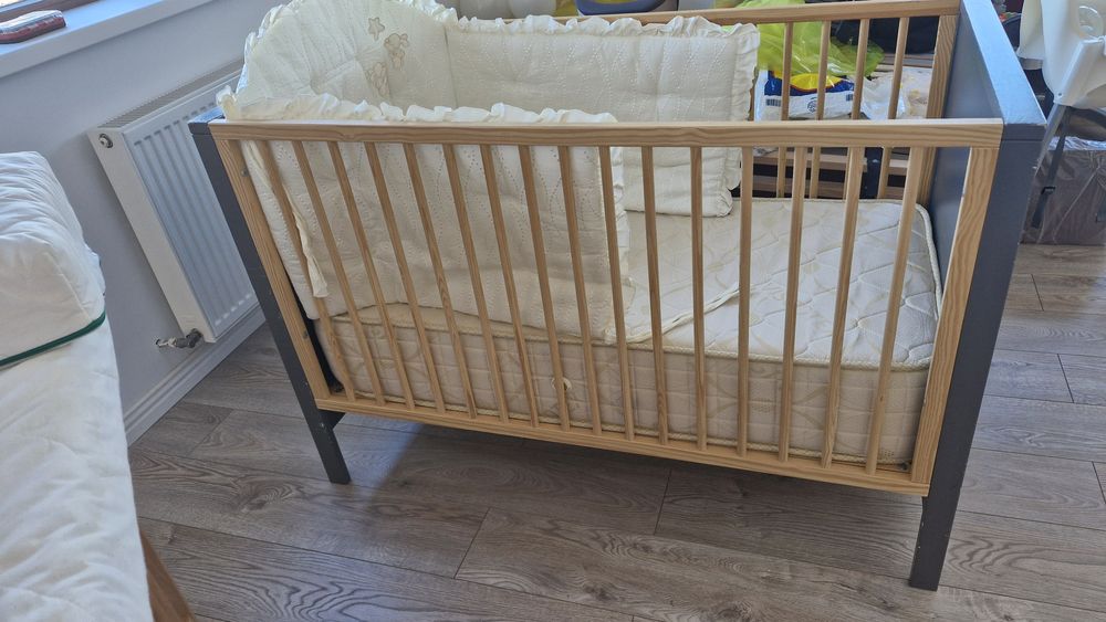 Pătuț din lemn cu saltea de cocos inclusa