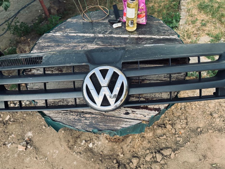 Централна решетка за vw transporter T5 2013г.