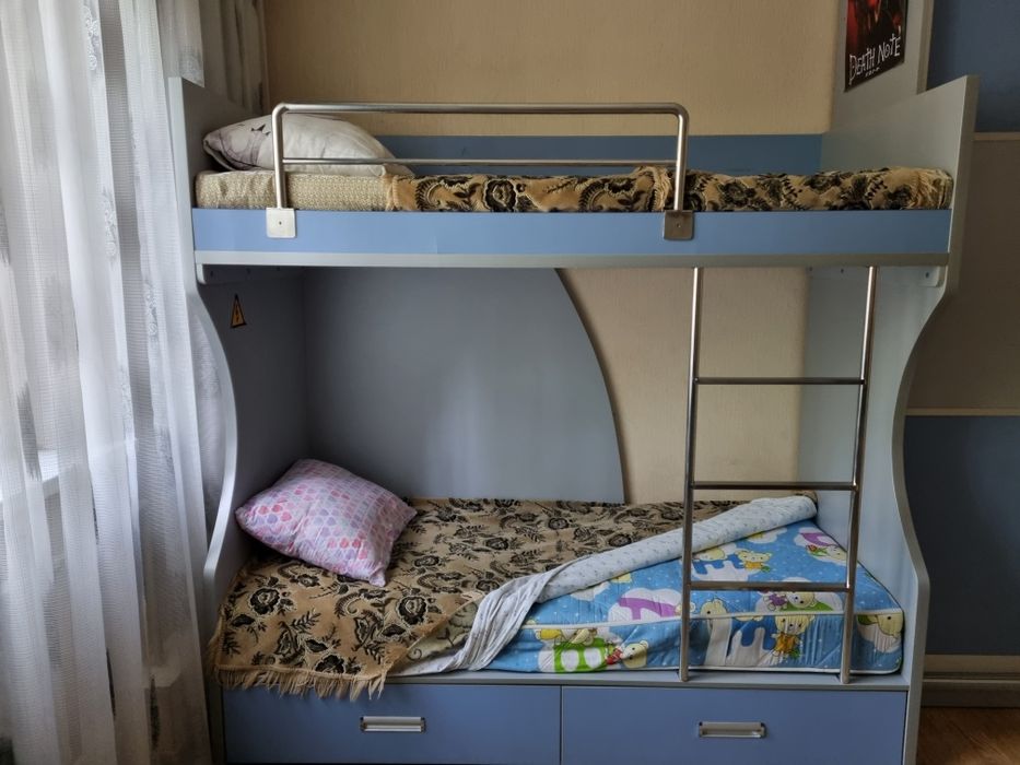 Двухъярусная кровать