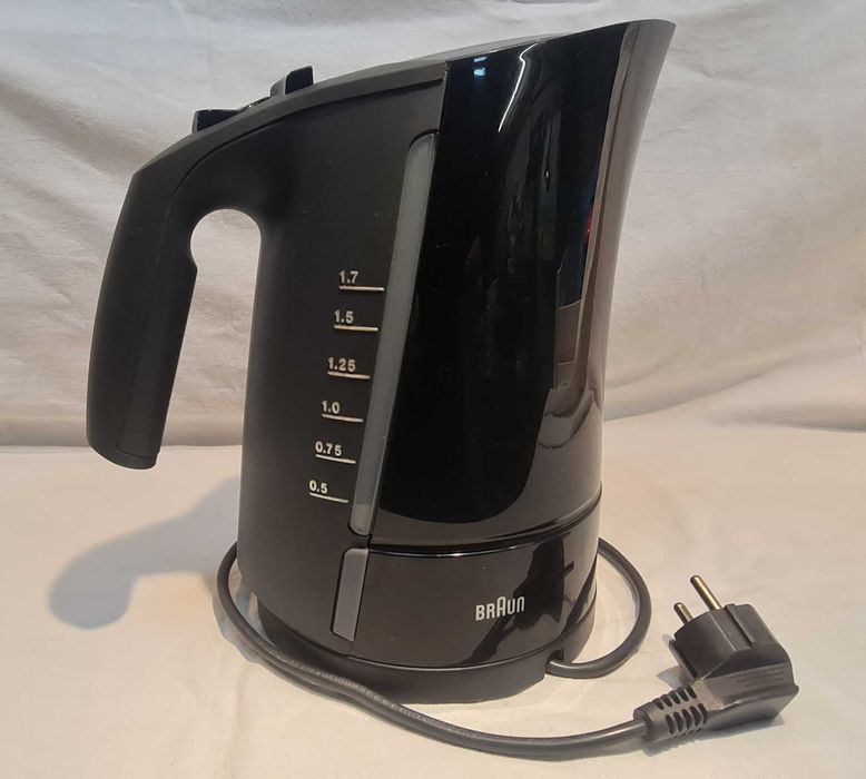 Електрическа кана за вода ,,Braun" WK300, 2200 W, 1.7 л, Черна