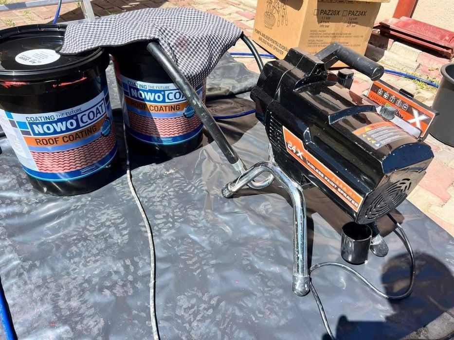 Vopsitor la tablă pe acoperiș