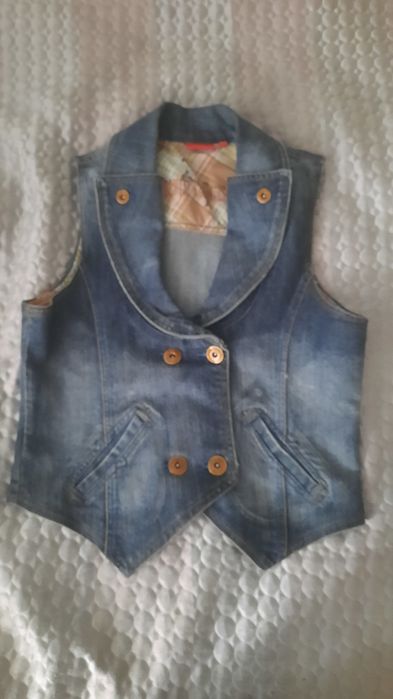Джинсовая безрукавка