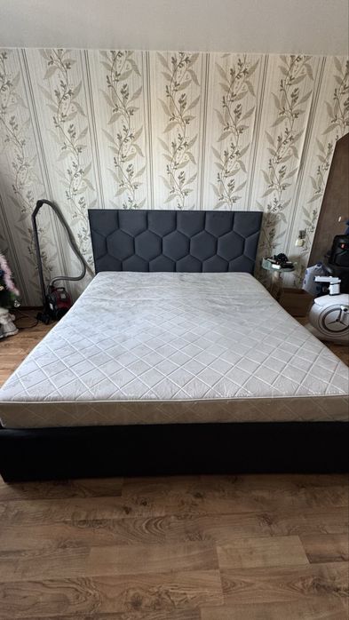 Продам кровать с матрасом