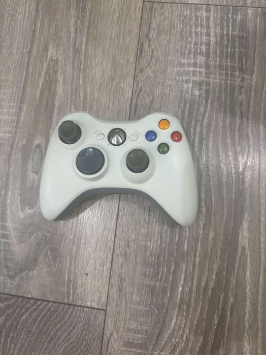 Xbox 360 + Джойстик и захранване