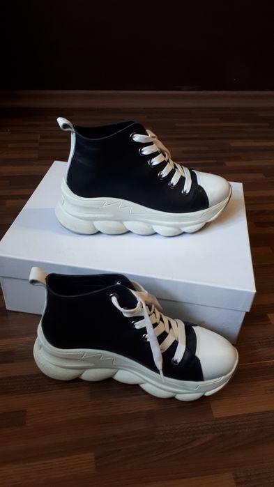 Ботинки кожаные черные, производство - Италия