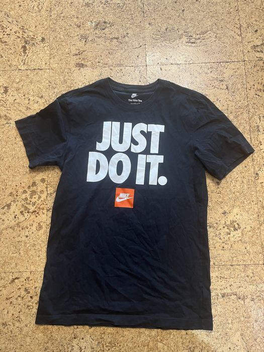 Разпродажба на маркови дрехи