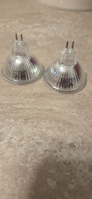 bec tip spot halogen,  MR16 (diametru 50 mm).