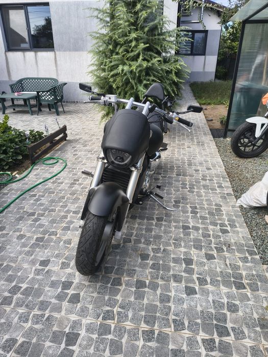 Suzuki intruder M109R