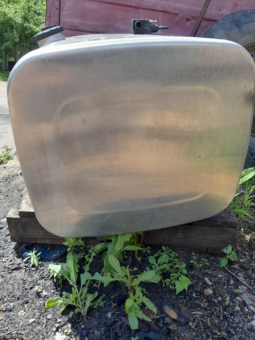 Продам алюминиевый бак. 280 л. Цена. 200000 .