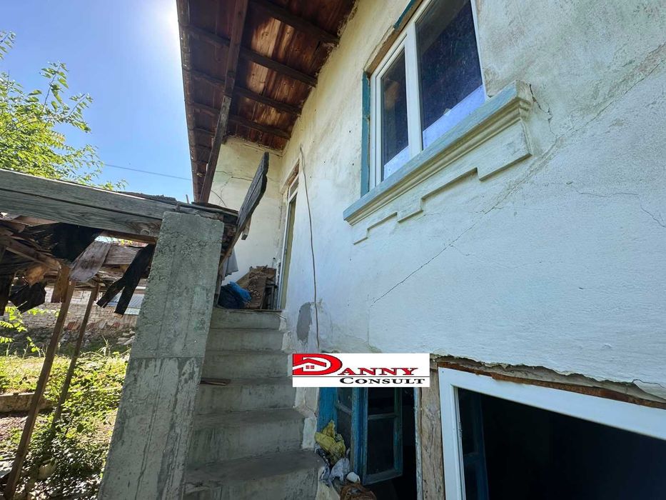 Къща с 1700 кв.м. двор в с. Мусина, обл. Велико Търново