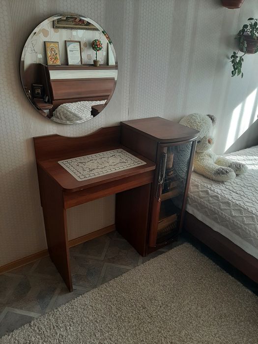 Продам спальный гарнитур, 8 мкрн,