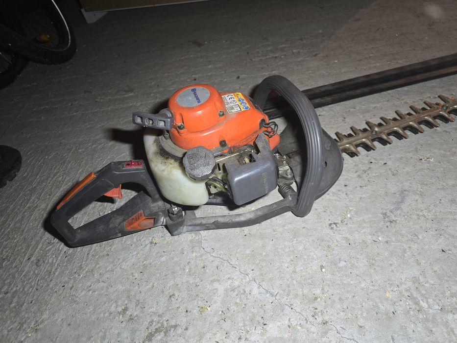 Foarfeca tuns gard viu HUSQVARNA 123HD65 pe benzina