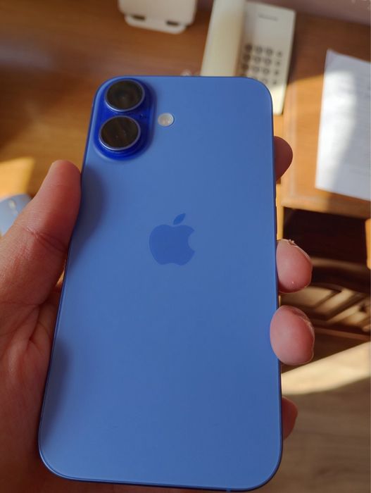 Iphone 16 батерия 94% с 5 кейса и адаптер+кабел Apple