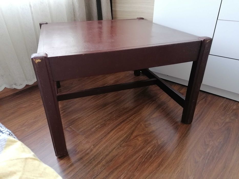 Дървена холна маса+3бр табуретки