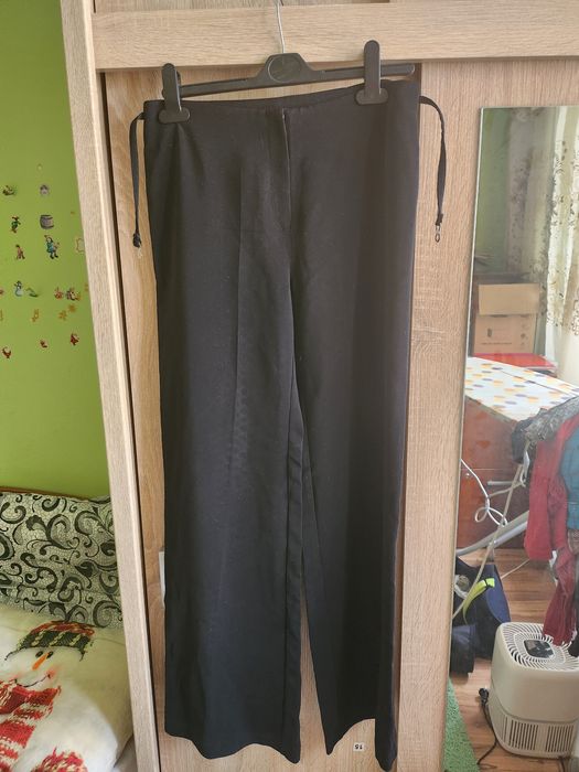 Pantaloni noi confecționați pentru UK