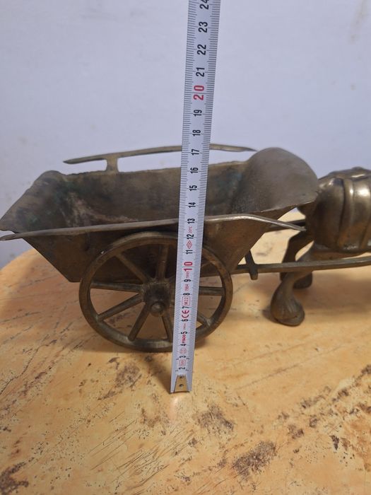 Căruță mobila si cal din bronz