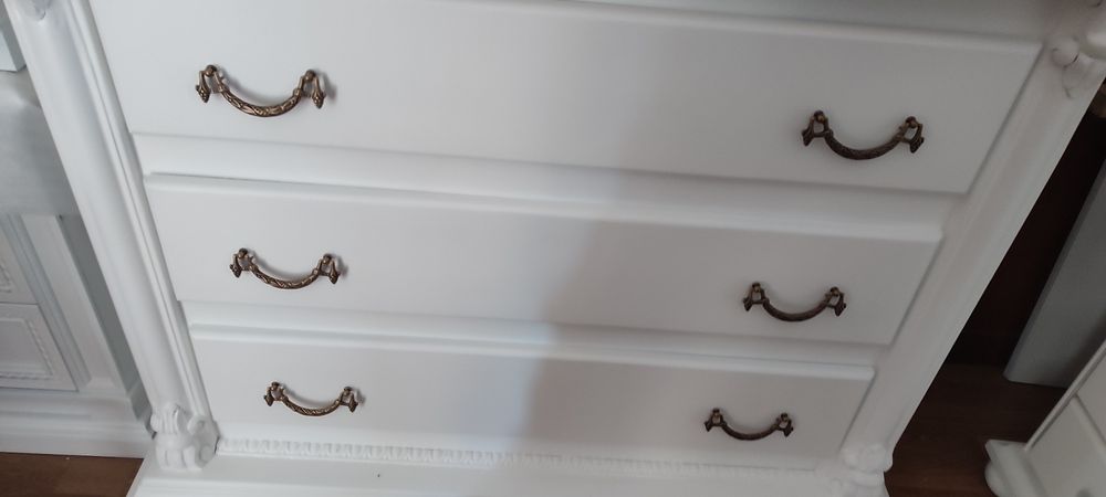 Comoda tv  din lemn masiv de tei cu trei sertare  plus corp cu sertare