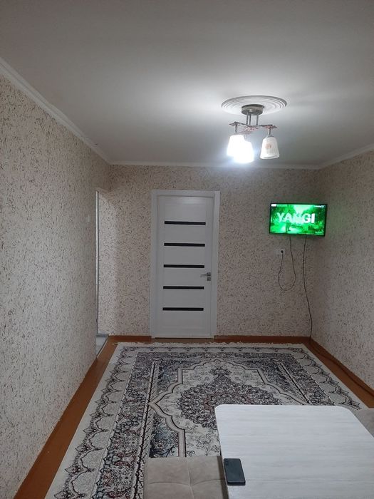 Ангрен Бозор олдида 4 хонали уй сотилади !