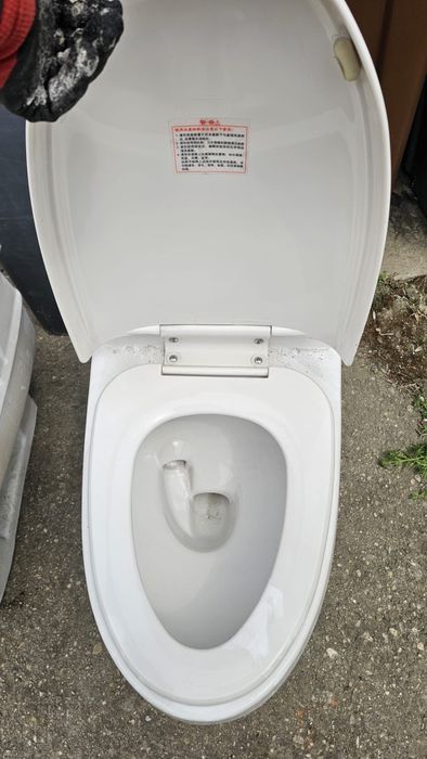 2 x WC cu capac si rezervor incorporat