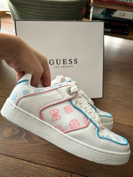 Guess чисто нови обувки