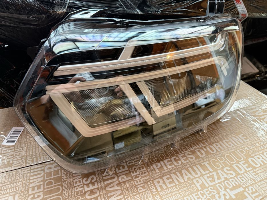 Far stanga , dreapta Dacia Duster II Facelift echivalent 260602465R NOU